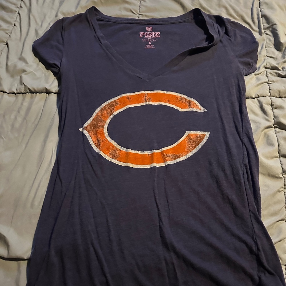 VS Pink Chicago bears T shirt